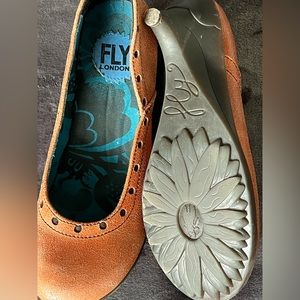 Super cute Fly London heels